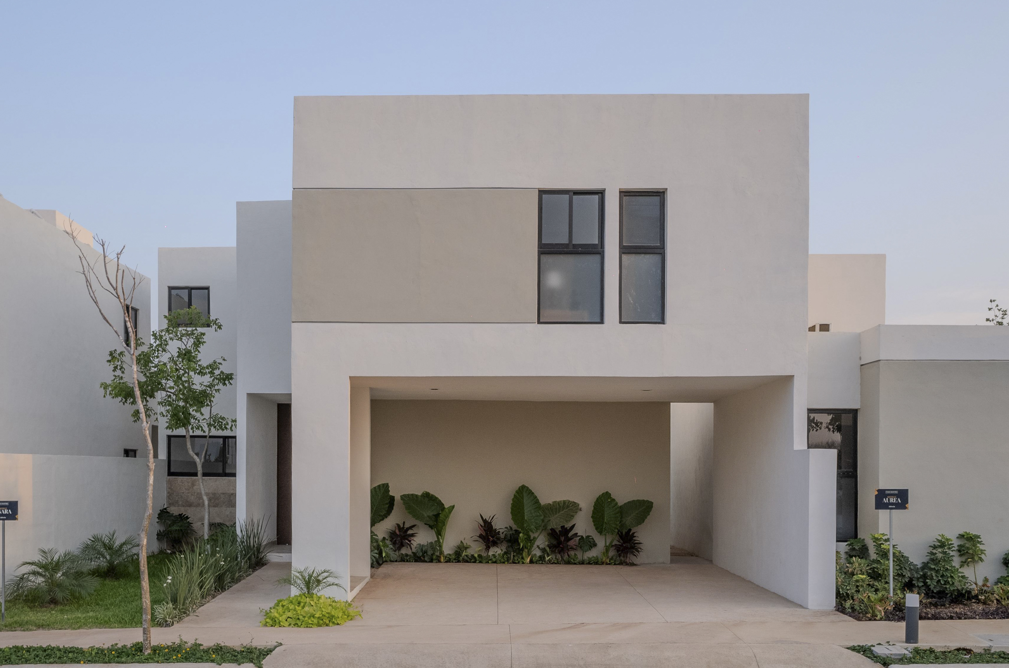 1817-Casa-en-venta-en-Merida-Conkal-de-2-plantas-con-2-recamaras (2).jpg